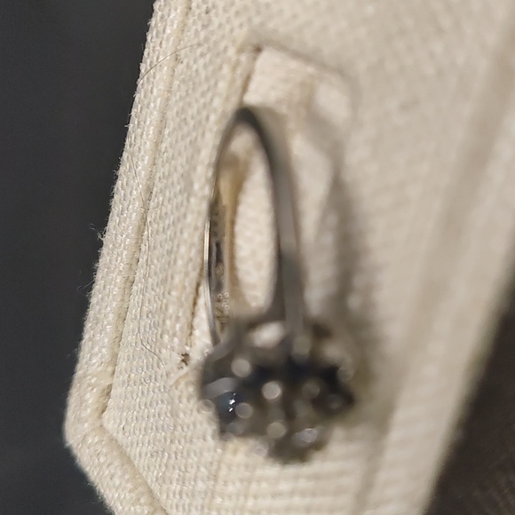 14k White Gold, Blue and White Floral Ring - Picture 4 of 6